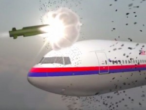 mh17-being-hit-with-a-missile